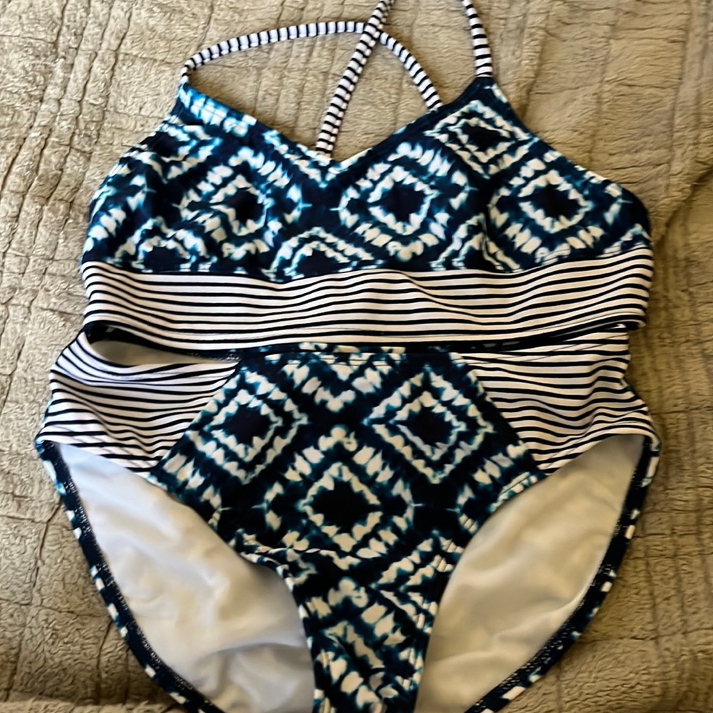 Cute blue tie dye bathing suit set kids size large (10-12)